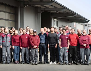 Gruppenbild der Mitarbeiter von Egger Apparatebau