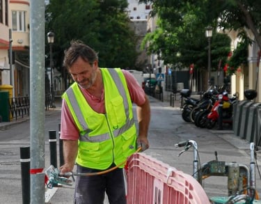 Toni Costa, fundador de NCT Painting, supervisando trabajos de señalización