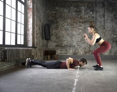 Lavorare su forza, equilibrio, resistenza utilizzando il peso del proprio corpo o piccoli attrezzi