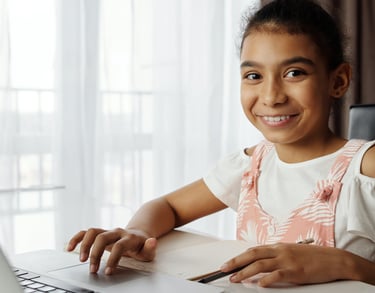 A student excited to start her online Science revision lesson