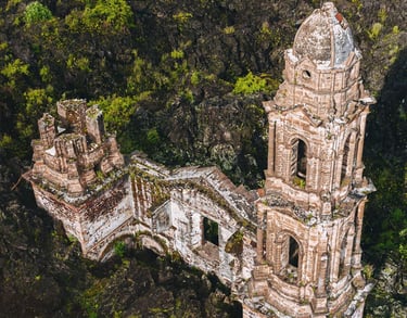 Ruinas de San Juan Parangaricutiro, Mich. / Volcan Paricutin