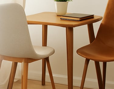 welcoming therapy corner, two chairs, table, and notebook- contact Dr. Fabio Marcovski in Floripa