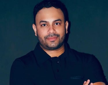 Jonathon Serrano - Máster en dermatología, experto en armonización facial y técnicas antienvejecimie