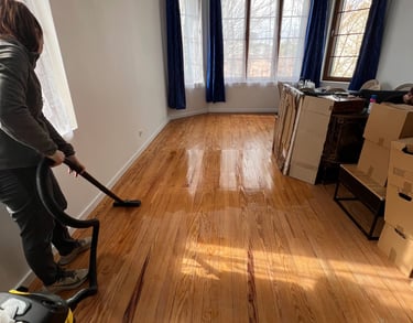 Technicien effectuant un nettoyage après travaux à Albi
