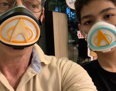 flo-20: 2 people with Startrek Starfleet 2 color decoration