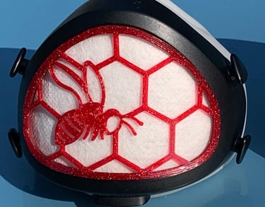 flo-48: Flomask with bee on hexagon decoration