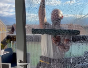 Lavage d'une vitre à Annecy