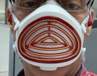 flo-7: Flomask with Concentric red-gold decoration