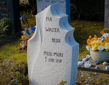 Familiengrab mit Inschriften