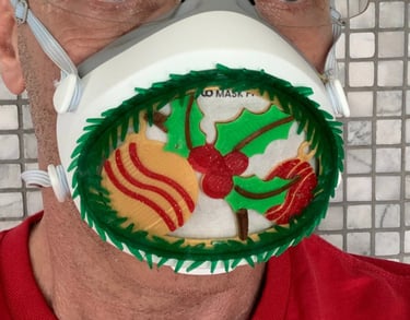 flo-4: Flomask with Christmas decoration, ball, berries, leaves