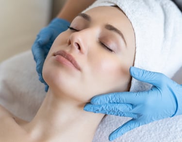 a woman getting a facial lift from a facial lift, Clinica Valor Francia