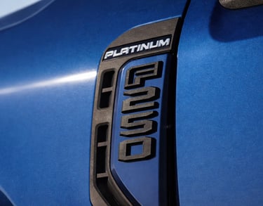 F-250 modificada com lift de 4 polegadas e rodas 24 polegadas versão Platinum