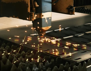 Laser de CO2 cortando chapa