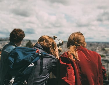 people-looking-towards-successful-digital-marketing-future-through-binocular-beemk-be-emarketing