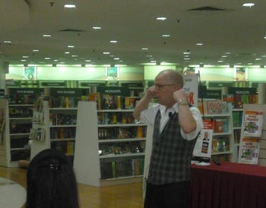 rob hamilton author romani reader explaining mental blocks at a book signing
