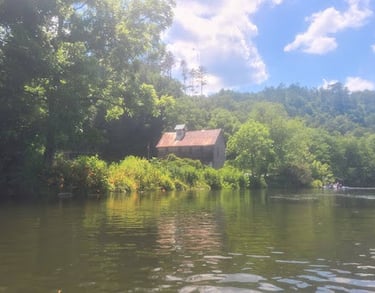 TN Rivers - First Hiwassee river takeout at old building near Webb Brothers