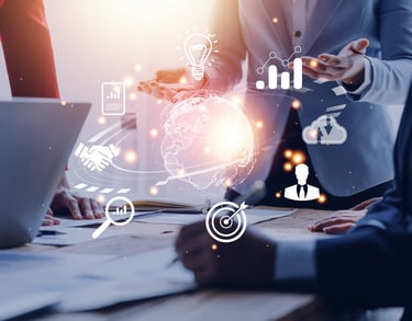 empresario alinhando marketing 360