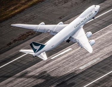 Boing 747 de carga take-off