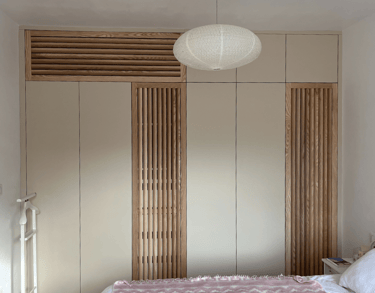 Création d'un dressing sur mesure dans une chambre