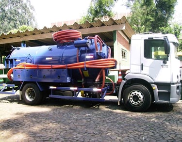 caminhão com sucção e hidrojateamento
