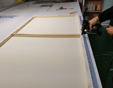 Nuestros bastidores de madera brindan el soporte perfecto para que tus imágenes y gráficos se muestren de forma adecuada, ele