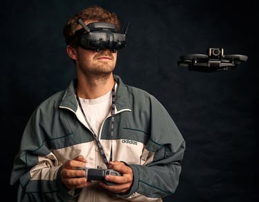 FPV Drohnenpilot Aldan Kosnick mit der DJI AVata 2