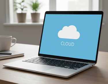 notebook em cima de uma mesa