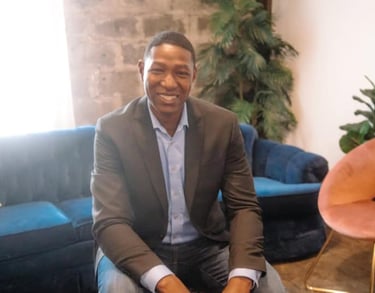 Aaron Harris, posing at a photo shoot.