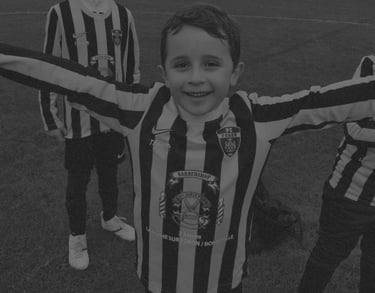 enfant heureux football