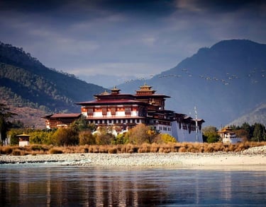 The_Majestic_Punakha_Dzong_with_Glacial_Water_in_the_Front