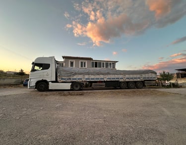 Novayem fabrikasında duran yüklü tır