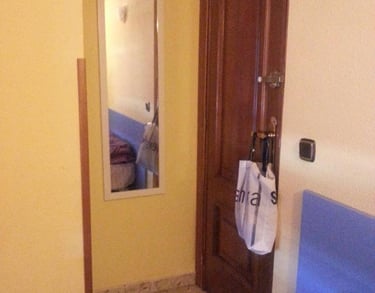 Habitación con espejo
