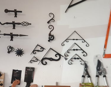 escuadras de forja y barras de forja con accesorios