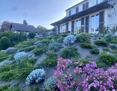 Butte aménager avec des fleurs à Val de chaise
