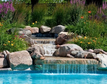 ruscello a cascata d'acqua per giardino e piscina