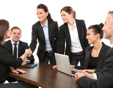 Convenios con pequeñas, medianas y grandes empresas, cobertura familiar para empleados.