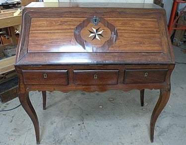 Table à écrire ancienne avant restauration