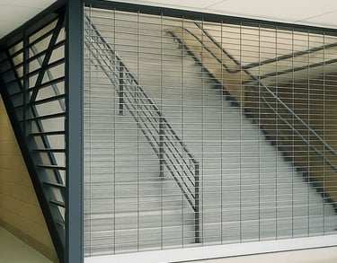 cortina industrial tipo grill de acero galvanizado