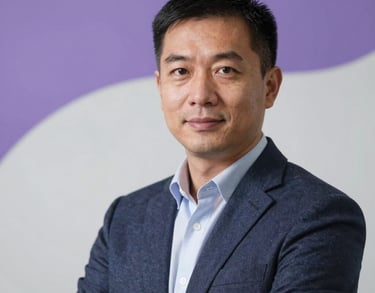 Portrait of a digital marketing expert in a North American corporate setting. Confident expression, wearing professional contemporary clothing. Soft purple and white backdrop.