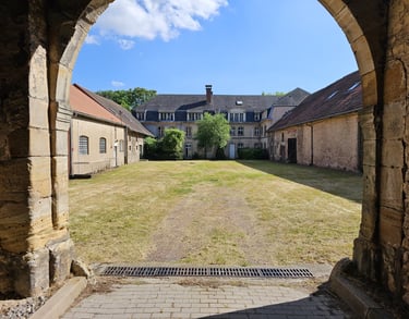 Cour du Château de Furst