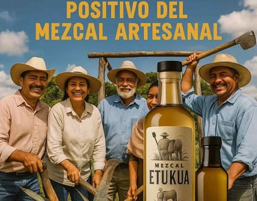 Comunidad de productores de mezcal trabajando con métodos tradicionales y sonriendo
