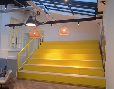 Aménagement de gradins pour espace professionnel – Paris 16