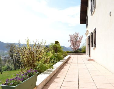 Terrasse côté ville (face Sud)