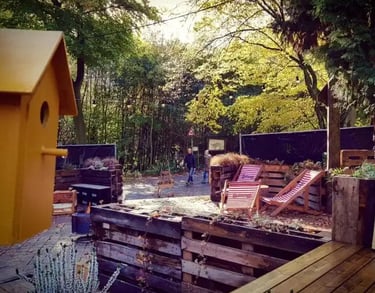 vogelhuisje op terras