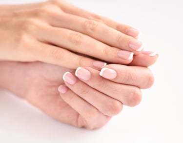 nagels met french manicure behandeling