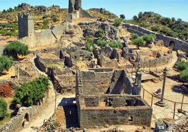 imagem da muralha de meda, ao norte da cidade da Babilônia