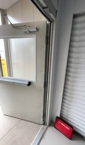 Metal door with continuous hinges