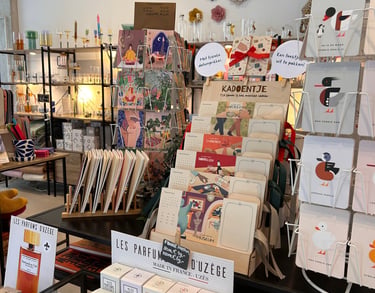 Een display met Kadoentjes in de leuke en duurzame cadeauwinkel Good Day Concept Store in Eindhoven.
