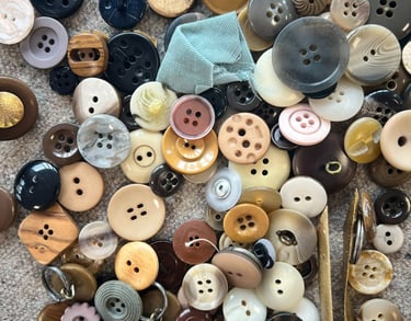 a bunch of buttons and buttons on a table