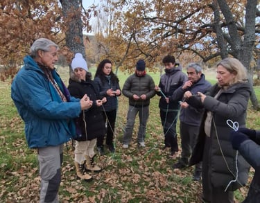 Curso supervivencia Nivel I alumnos practicando técnicas bosque Segovia